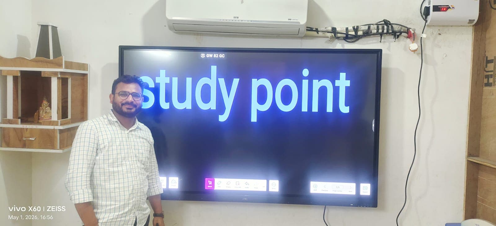Best Interactive Flat Panel for Coaching Classes in India (2026) JEE, NEET, CAT and K-12 Coaching Institutes — Complete Buying Guide